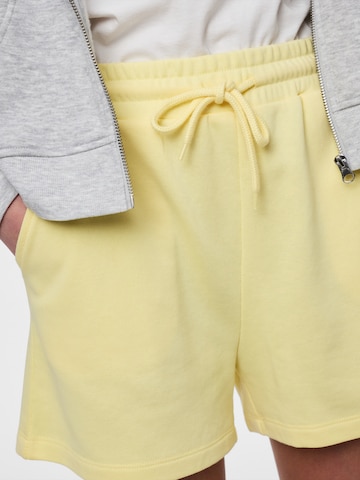 PIECES Regular Trousers 'PCCHILLI' in Yellow