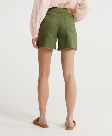 Superdry Loosefit Shorts in Grün