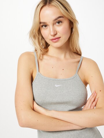 Nike Sportswear Kleid in Grau