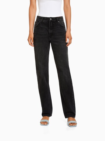 Bershka Regular Jeans in Zwart: voorkant