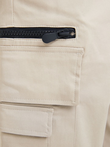 Bershka Tapered Cargobroek in Beige