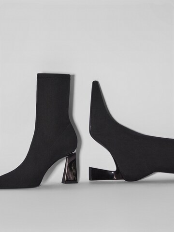 Bershka Stiefel in Schwarz