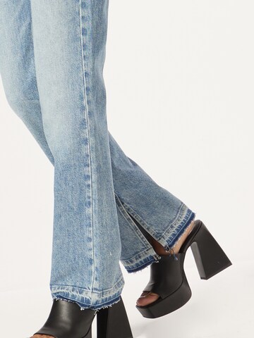 Bootcut Jeans di GUESS in blu