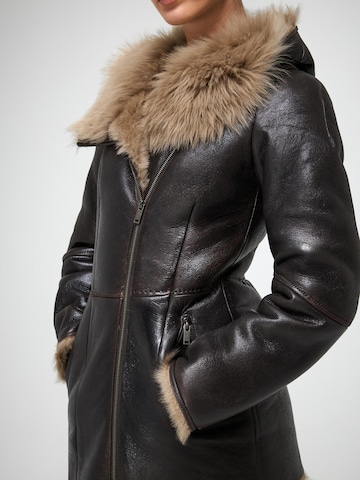 V S P Wintermantel 'Mallory' in Braun