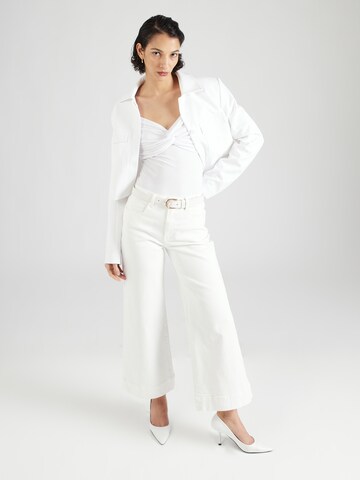 Wide leg Jeans 'Georgia' di ABOUT YOU x Iconic by Tatiana Kucharova in bianco