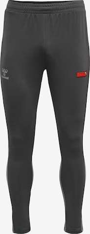 Hummel Tapered Sportbroek in Grijs: voorkant