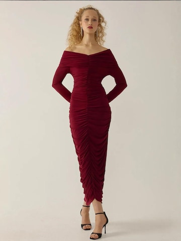 Hiccup - Vestido em vermelho: frente