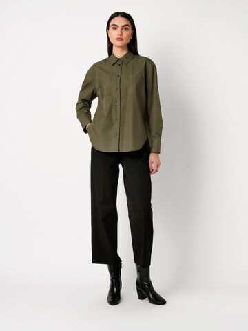 DESOTO Blouse in Green: front