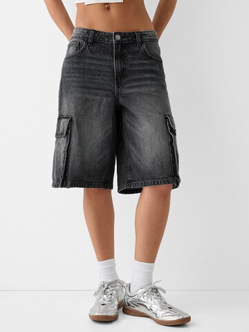 Bershka Loosefit Shorts in Schwarz