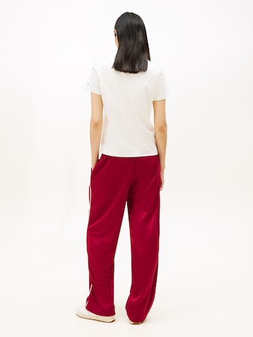 Tricou 'ESSENTIAL' de la Tommy Jeans pe alb