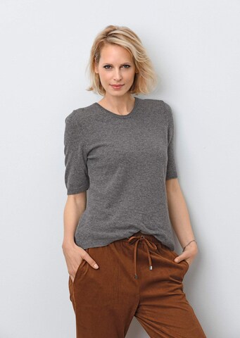 Goldner Pullover in Grau: Vorderseite