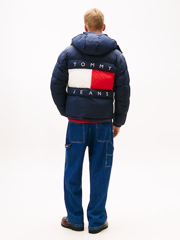 Tommy Jeans Winterjas in Blauw: voorkant