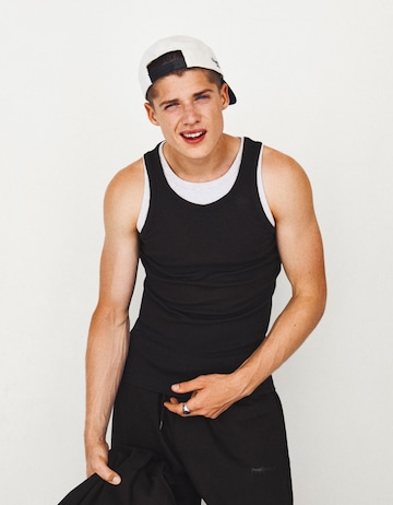 Bershka T-shirt i svart: framsida