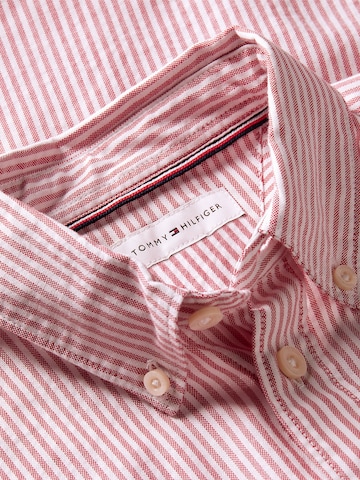 Coupe regular Chemise 'Essential' TOMMY HILFIGER en rouge