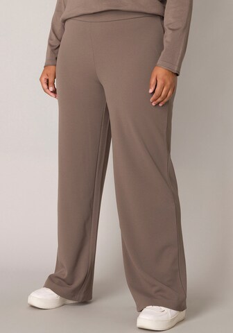 BASE LEVEL CURVY Loose fit Pants in Grey: front