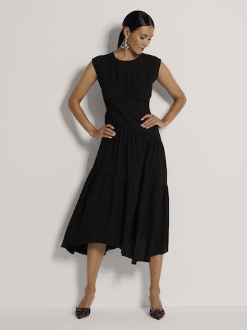 MADELEINE Kleid in Schwarz: Vorderseite