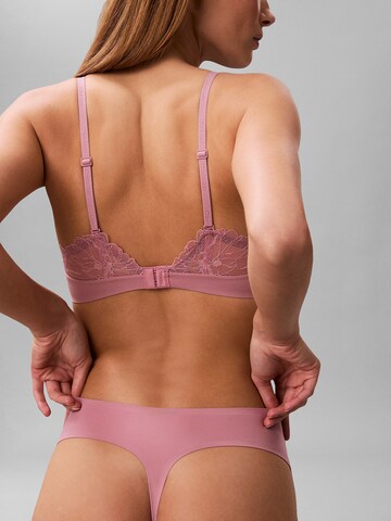 String Calvin Klein en violet