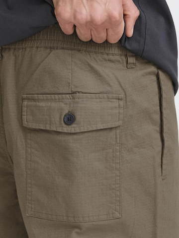 !Solid Regular Chinohose ' SDLIAM ' in Grün