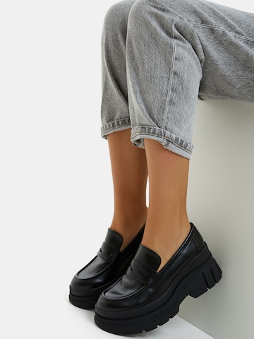 Chaussure basse Bershka en noir