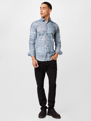 Coupe regular Chemise 'Magneton' BOSS en bleu