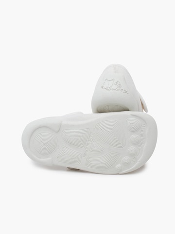 Pisamonas First-Step Shoes in White
