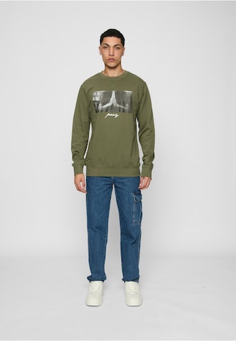 MT Men Sweatshirt 'Pray' in Grün