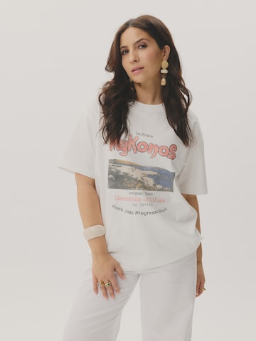 KAVAZI Shirt in White: front