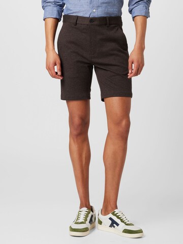 Clean Cut Copenhagen Slimfit Shorts 'Milano' in Braun: predná strana