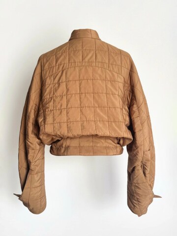 IUnique Overgangsjakke 'Quilted Short Jacket' i brun