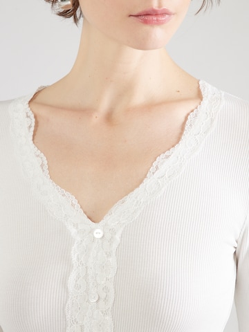 ABOUT YOU Póló 'Elisa' - fehér