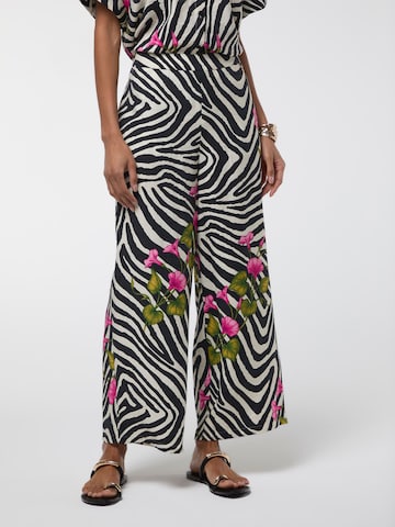 Wide leg Pantaloni di Lola Casademunt in nero: frontale