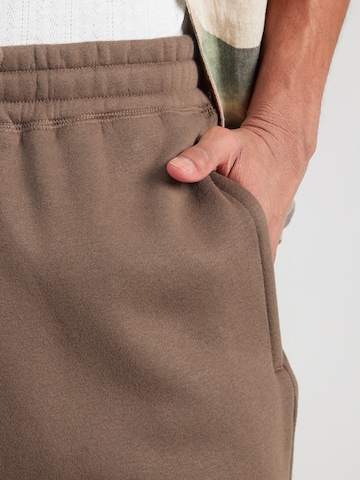 HOLLISTER Baggy Byxa i brun