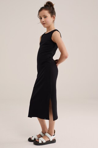 Rochie de la WE Fashion pe negru