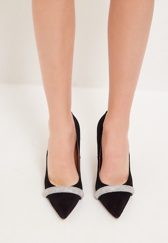 CESARE GASPARI Pumps in Black