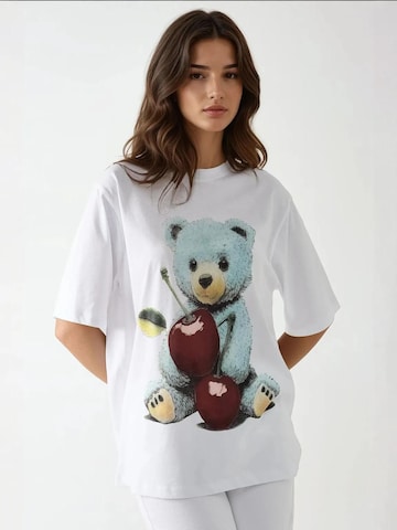 Hiccup Oversized Shirt in White: front