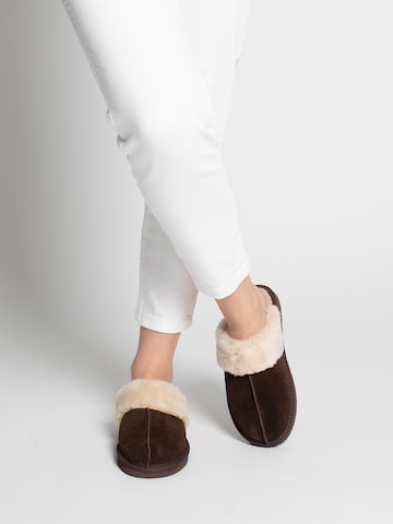 Minnetonka Slipper 'Chesney Slide' in Brown: front