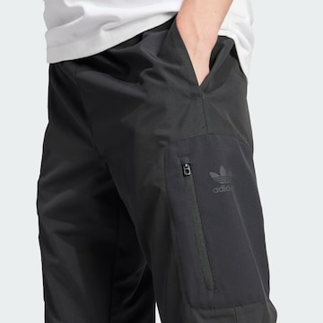 Effilé Pantalon cargo 'UTILITY' ADIDAS ORIGINALS en noir