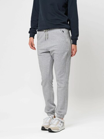 U.S. POLO ASSN. Tapered Housut 'India' värissä harmaa: etupuoli