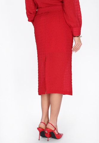 faina Rok in Rood