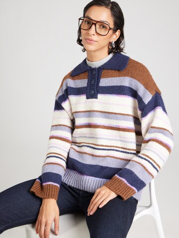 PIECES - Jersey 'PCRYE' en marrón: frente