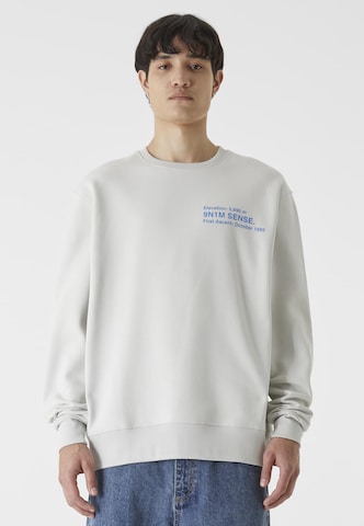 9N1M SENSE Sweatshirt 'M.at 3' in Grijs: voorkant