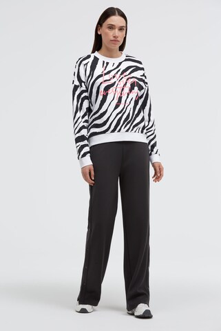 SENSES.THE LABEL Sweatshirt in Black