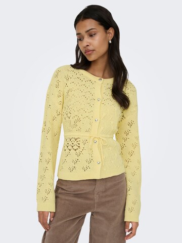 Cardigan 'ONLELKE' ONLY en jaune : devant