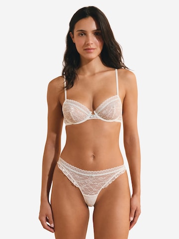 ETAM Thong 'Malice' in Beige