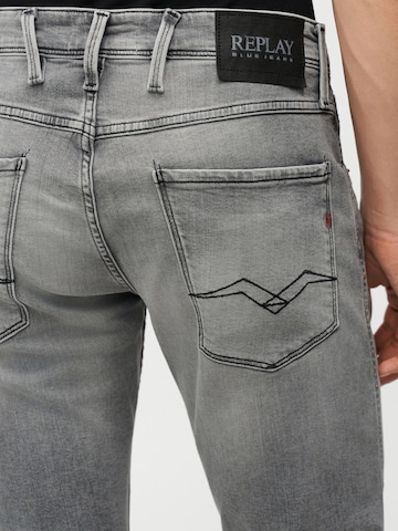 REPLAY Slimfit Jeansy 'ANBASS' w kolorze szary
