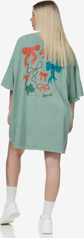 Worldclassca Oversized Shirt in Green: front