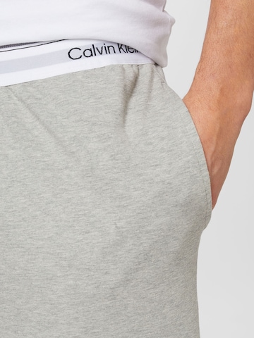 Calvin Klein Tapered Παντελόνι σε γκρι