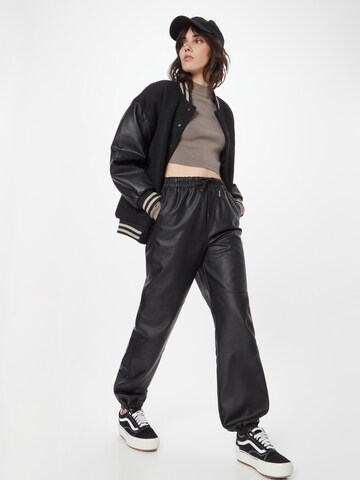SISTERS POINT Tapered Trousers 'DIANE' in Black