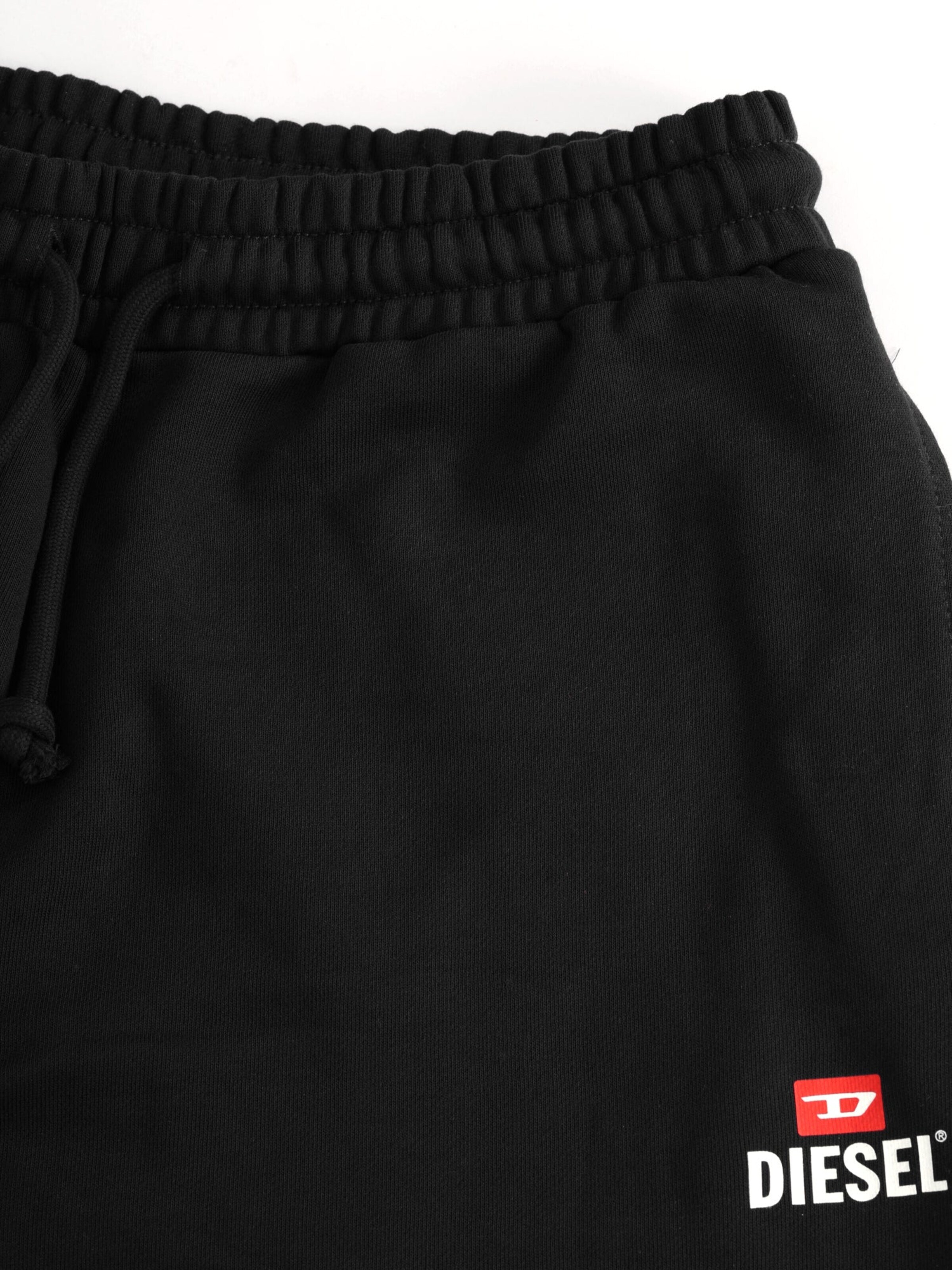 Regular Pantalon de sport 'P-CROW SWEAT SHORTS' DIESEL en noir