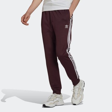 Effilé Pantalon ADIDAS ORIGINALS en rouge